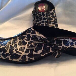 . Renee Noella Animal Print Mules Sz 6